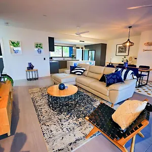 https://valle-vista-luxury-apartments.cairnshotels4all.com